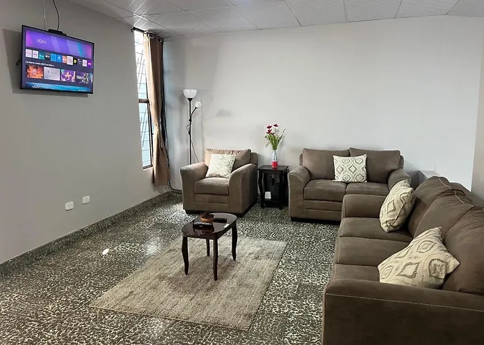 Spacious Home W Private Parking
