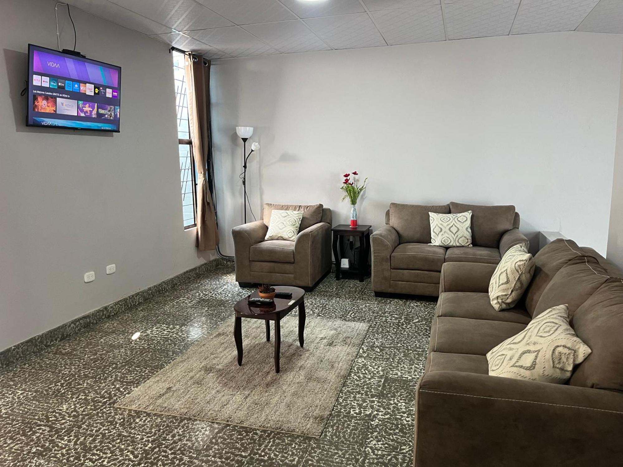 Spacious W Private Parking San Salvador