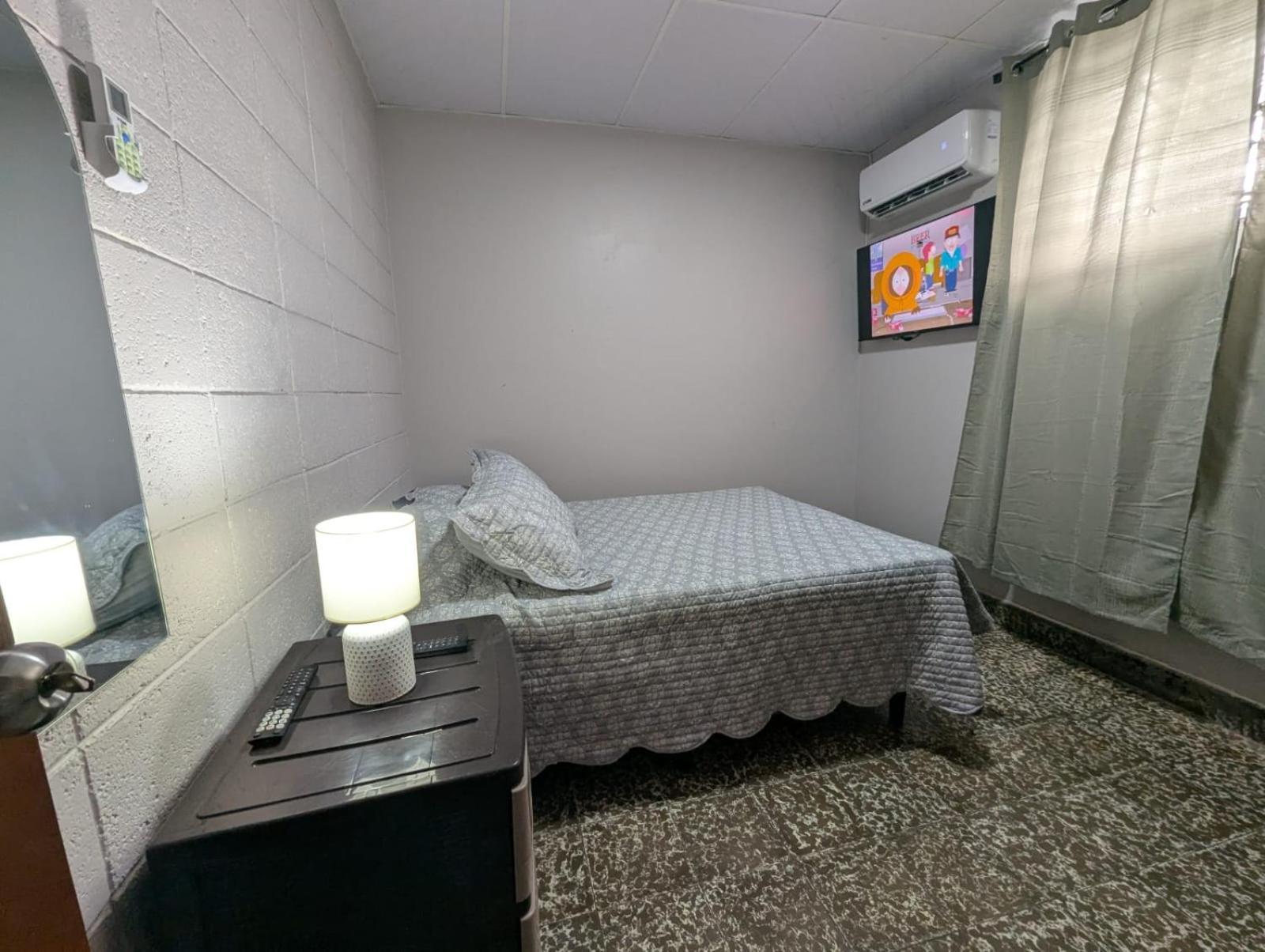 Holiday home Spacious W Private Parking